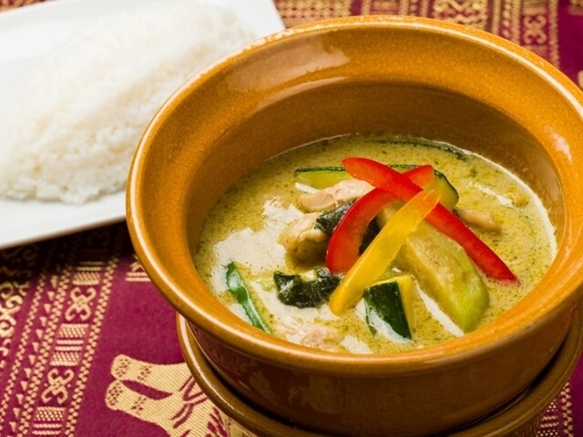 鶏肉のグリーンカレー ジャスミン米SET 1,628円(税込)