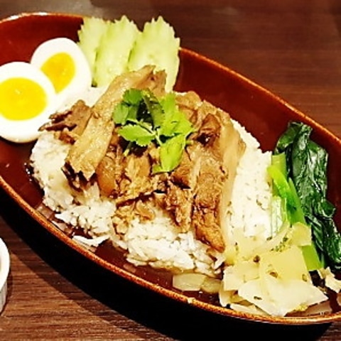 伏見で楽しむ本格タイ料理ランチ!マイペンライ伏見店で堪能する多彩なメニュー